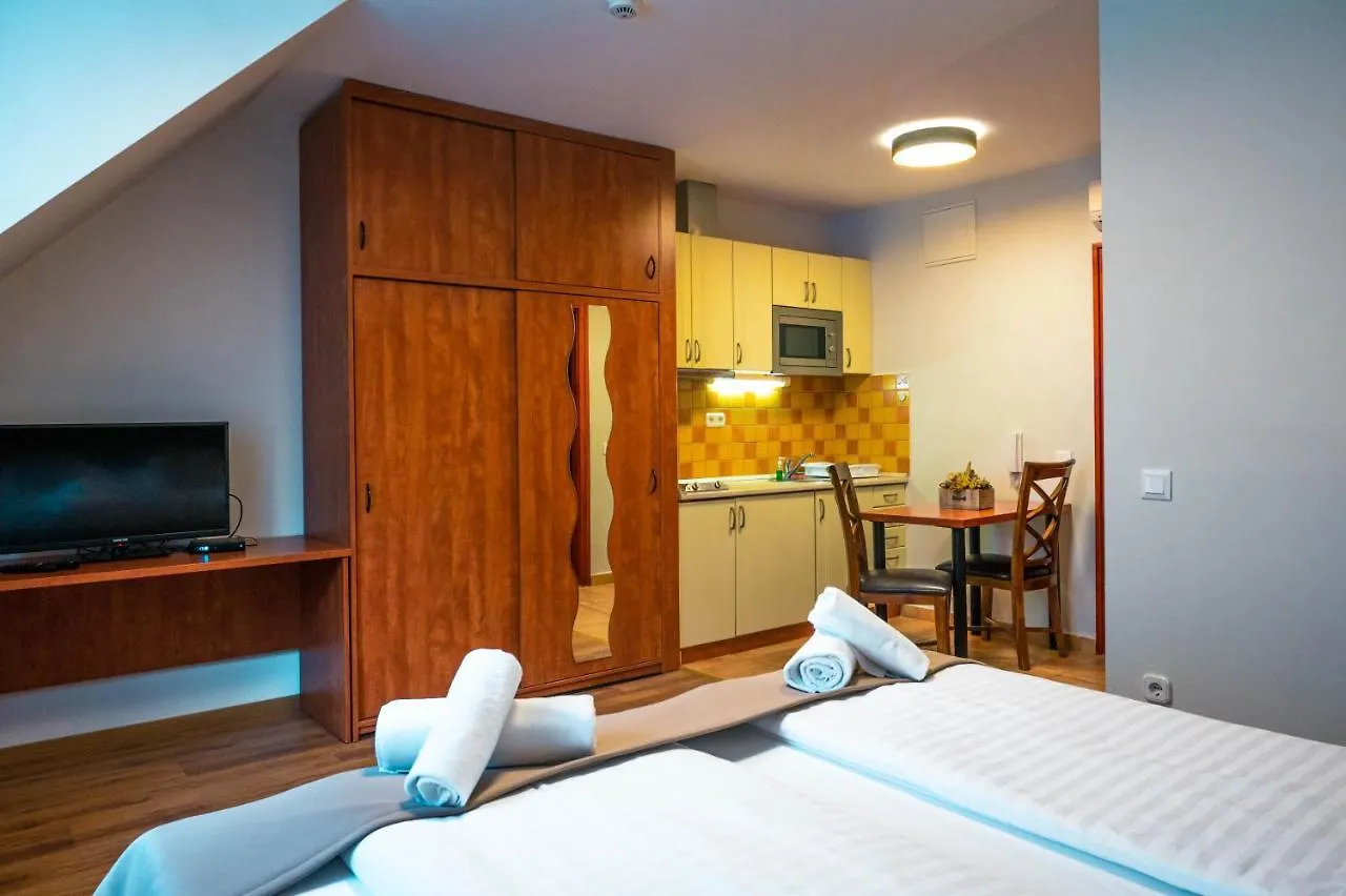 Servita Udvarhaz Eger Bed & Breakfast