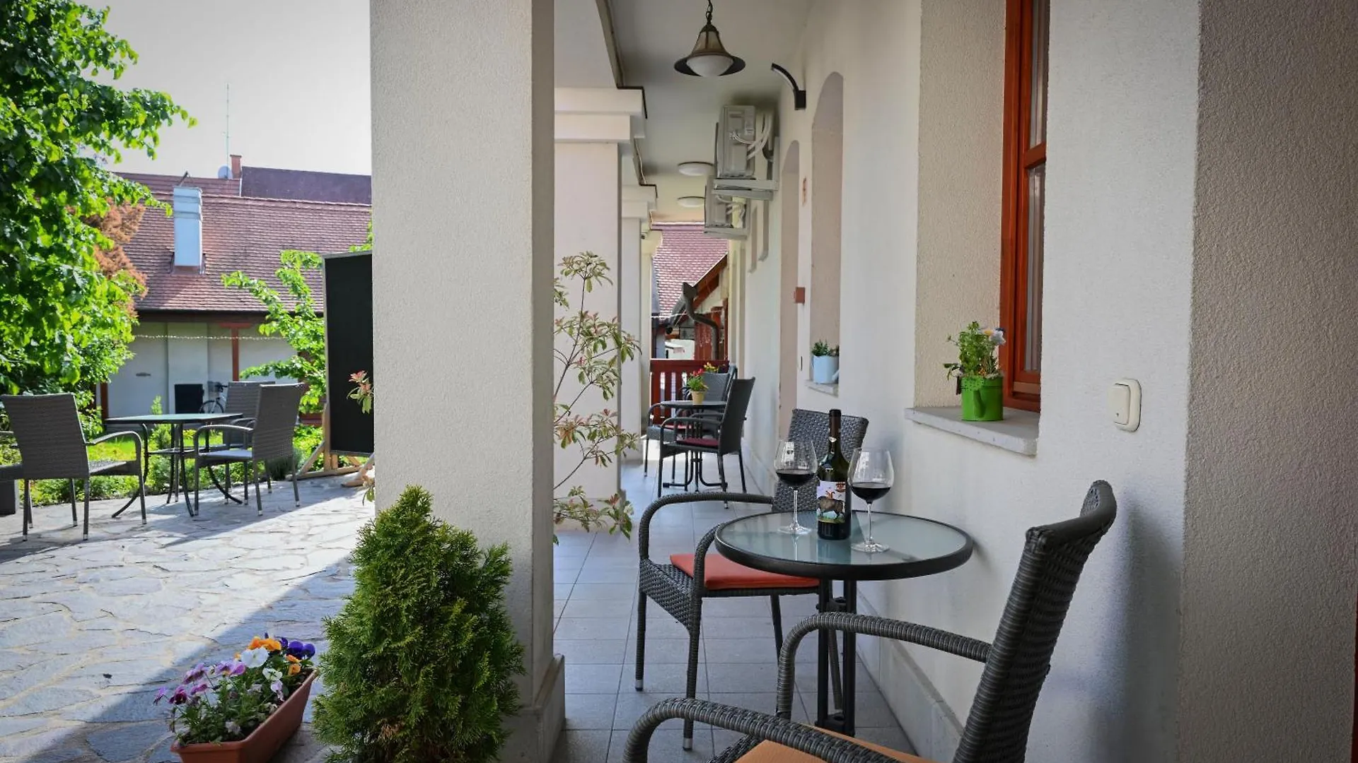 Servita Udvarhaz Eger Bed & Breakfast