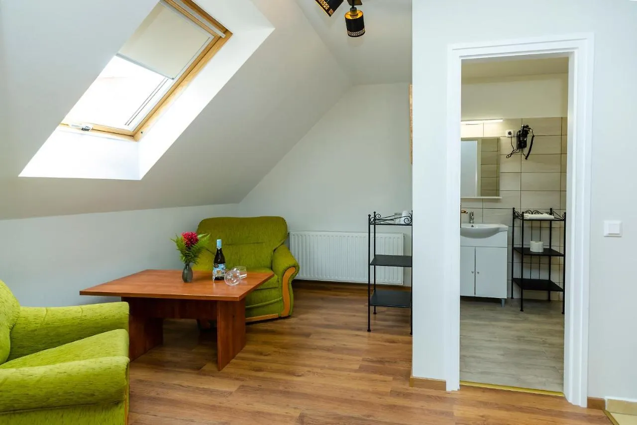 Bed & Breakfast Servita Udvarhaz Eger