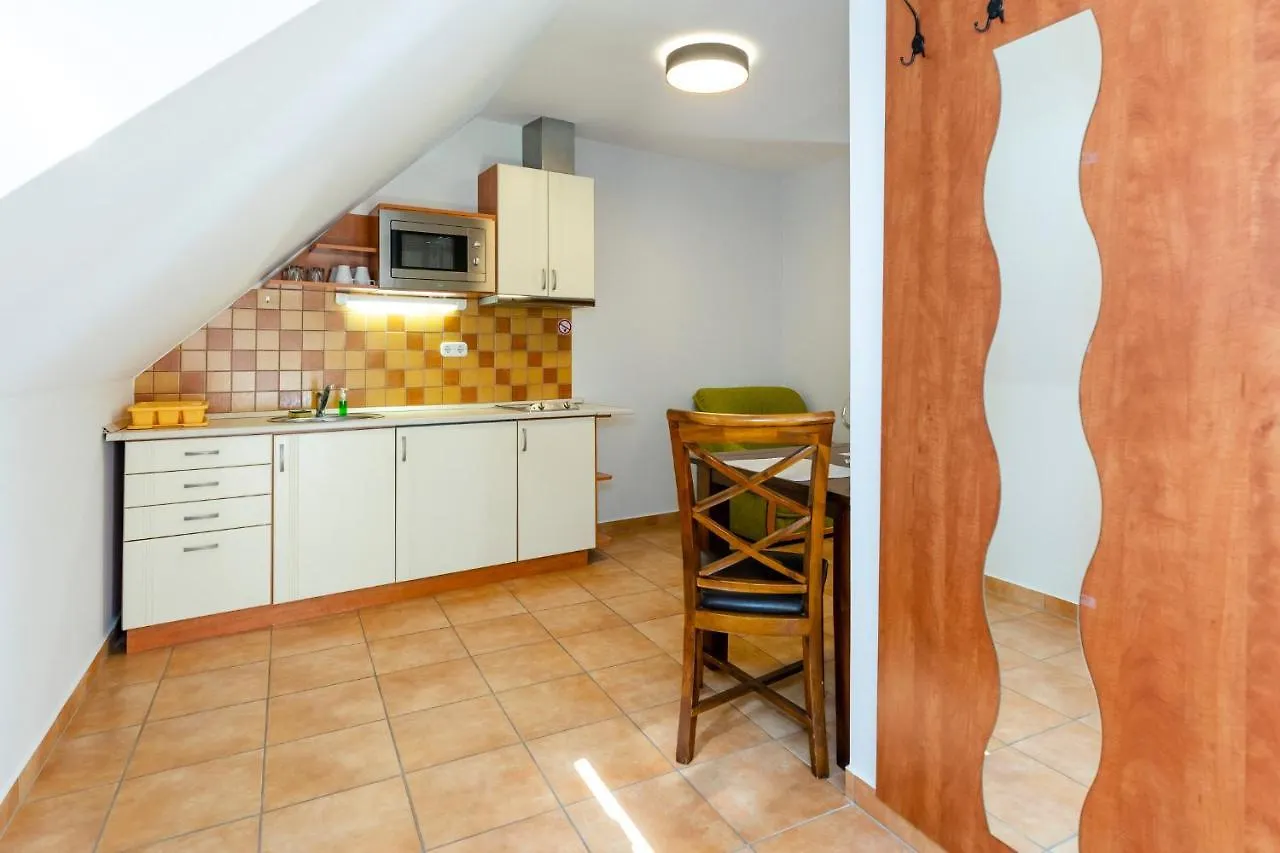 Servita Udvarhaz Eger Bed & Breakfast