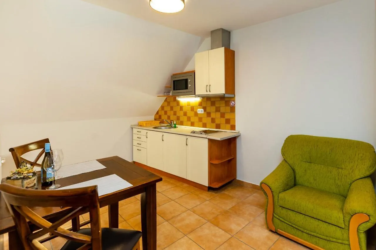 Bed & Breakfast Servita Udvarhaz Eger